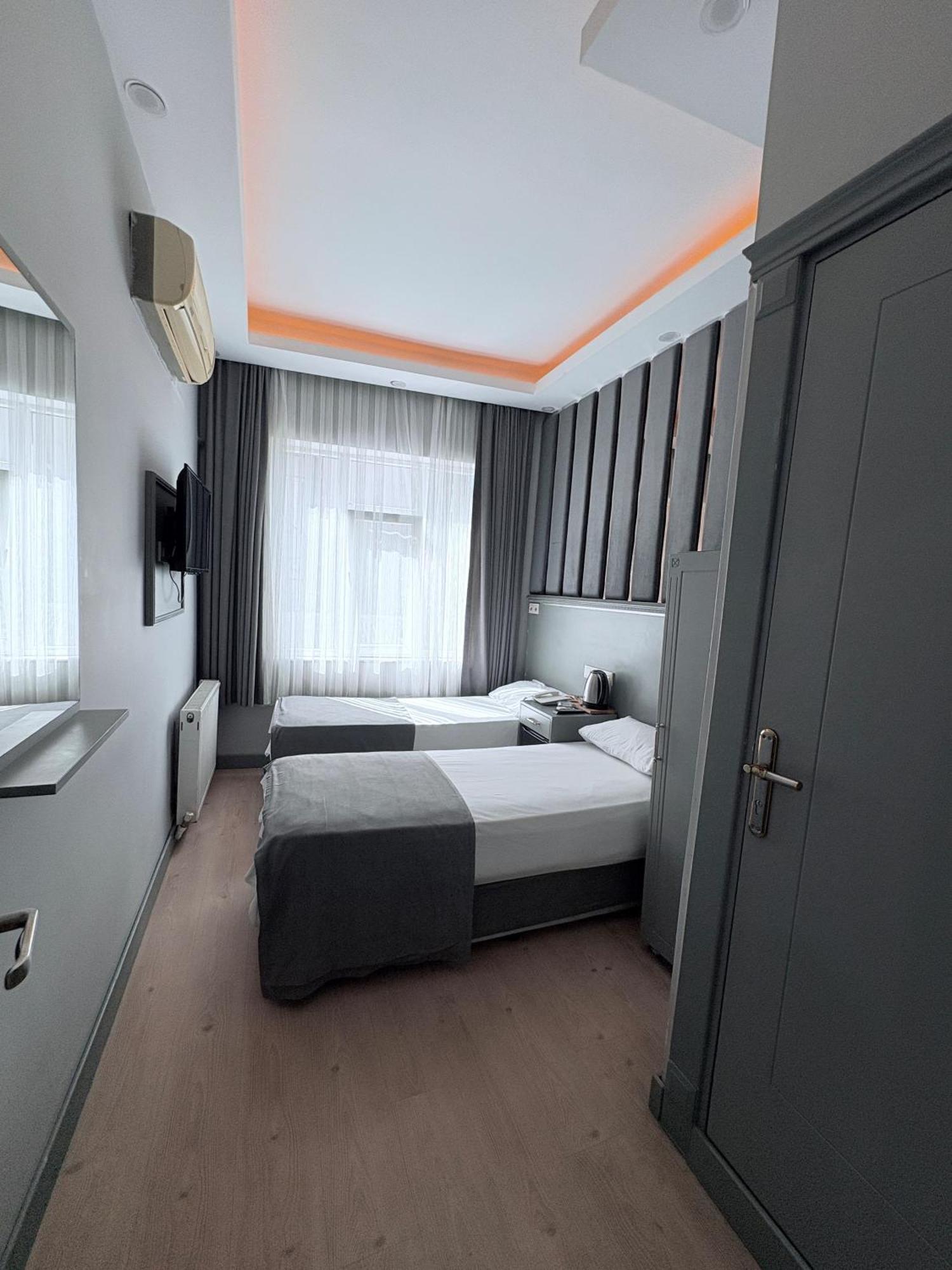 Crowned Plus Hotel Istanboel Buitenkant foto