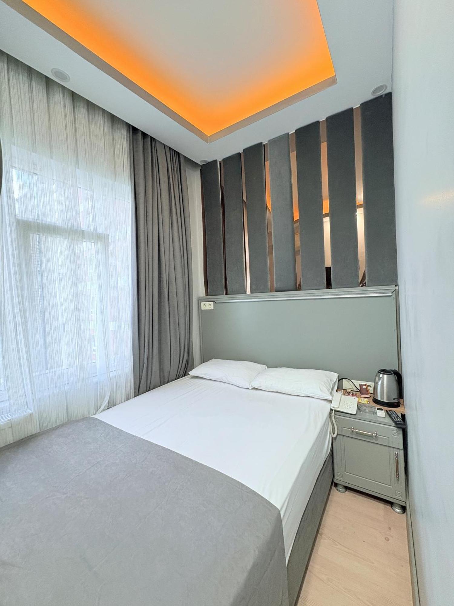 Crowned Plus Hotel Istanboel Buitenkant foto